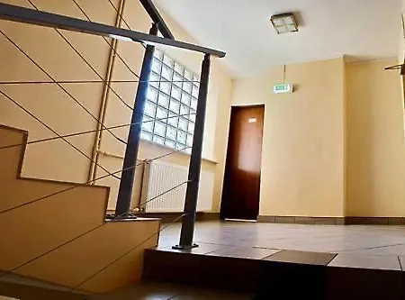 Hotel 24 *